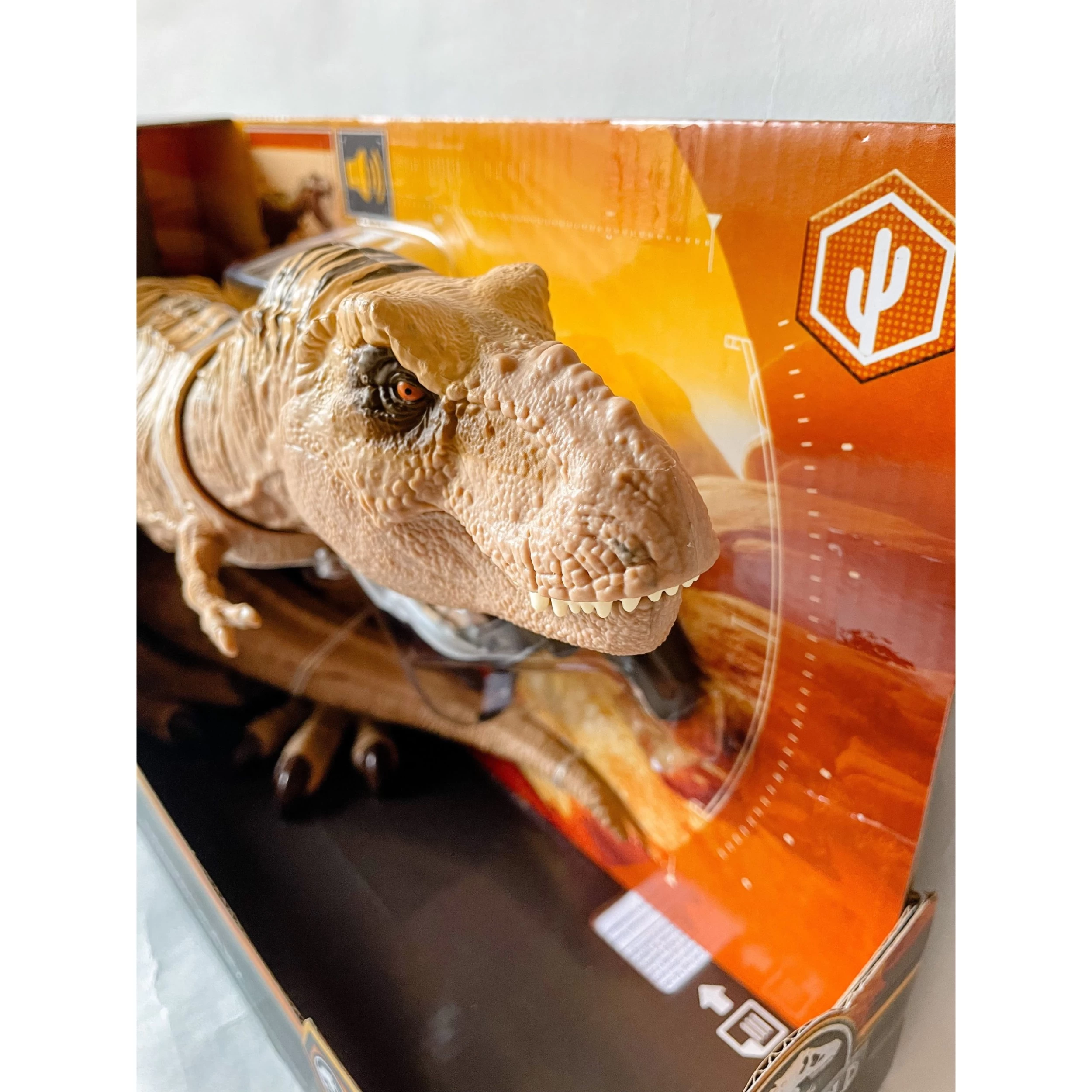 Jurassic World Hunt 'n Chomp Tyrannosaurus Rex 9 Jurassic World Hunt 'n Chomp Tyrannosaurus Rex - Image 7